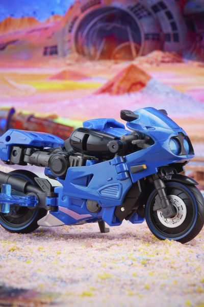 Arcee Legacy Deluxe Class – Arcee Transformers Prime